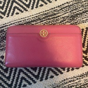 Tory Burch Pink Wallet 💕